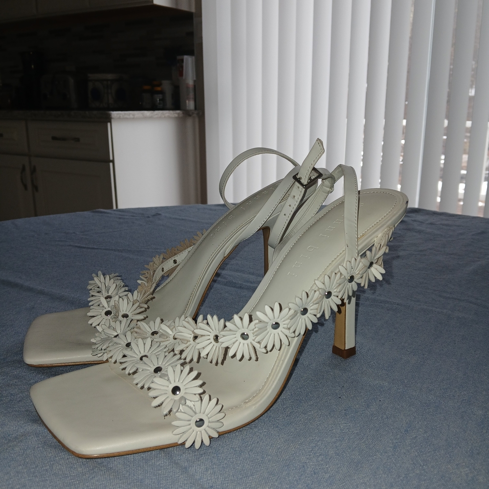 Gianni Bini White Floral Heels
